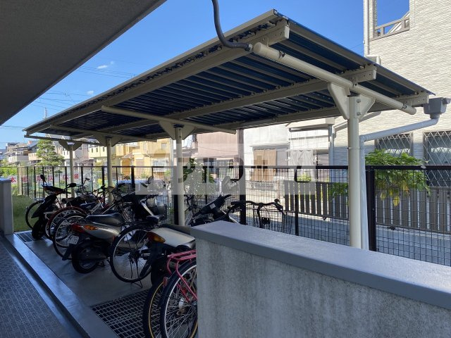 スタンドアップ柏原のその他共用部分|自転車はこちらへ