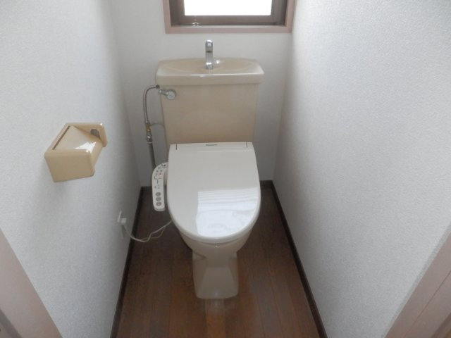 【トイレ】 | みずきコート | 窓付で通風が取れます。