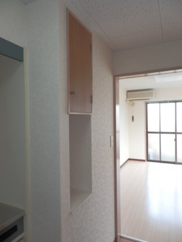 【内装】 | みずきコート | キッチン脇に棚があり便利です。