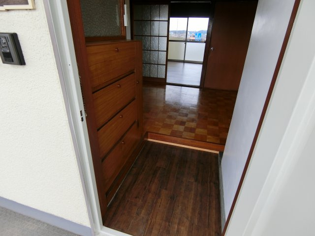 レジデンス福生の玄関