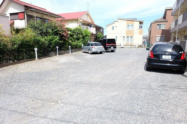 レジデンス福生の駐車場