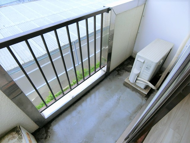 メゾン日吉のバルコニー|写真は同建物の別部屋を参考に掲載しております。