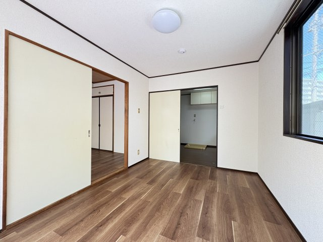 メゾン日吉の居間・リビング|写真は同建物の別部屋を参考に掲載しております。