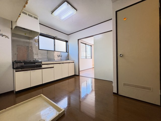 メゾン日吉の居間・リビング|写真は同建物の別部屋を参考に掲載しております。