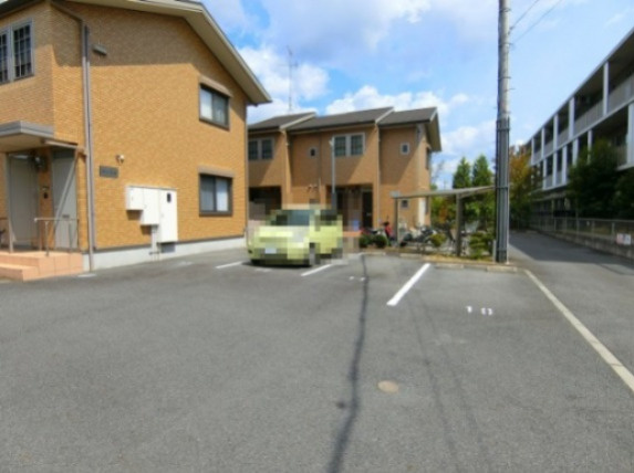 ボナールB棟の駐車場