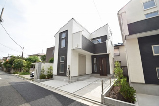 【外観】 | 白を基調とした清潔感のある新築戸建、完成済みご内覧可能です。