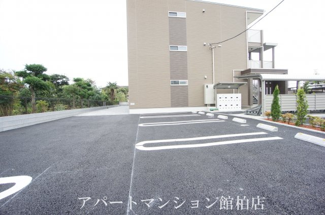 ヒルズ　ガーデンの駐車場