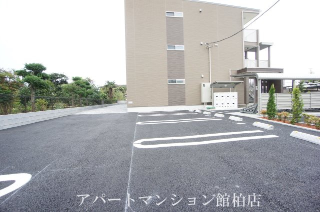 ヒルズ　ガーデンの駐車場