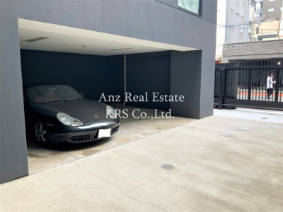 【駐車場】 | ザ・レジデンス心斎橋 | 敷地内に駐車場あり！空き情報は都度お問い合わせください！