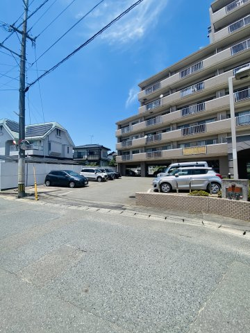 都府楼パークホームズの駐車場