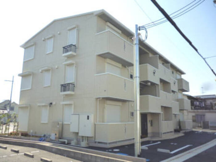 泉大津市上之町のハイツの外観