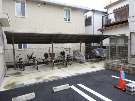 泉大津市上之町のハイツの駐車場|駐車場があるので、車を買う予定の方も安心です