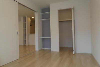 【内装】 | ニュー・エンブレムB | 洋室