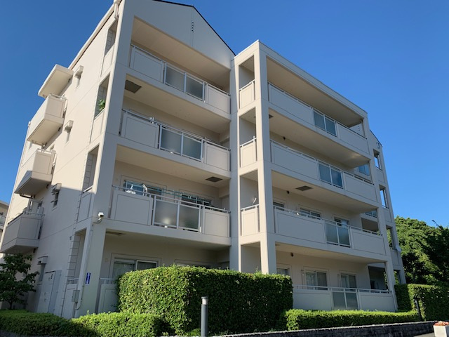 ソリステ神戸藤原台17号棟の外観