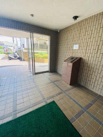 シティマンション春日のエントランス