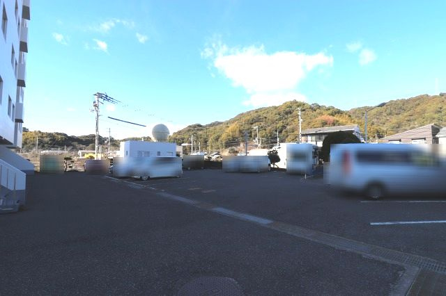 スカイホーム横浜の駐車場
