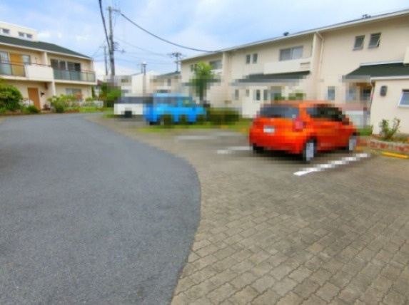 ガーデンハウス藤沢台第2住宅の駐車場