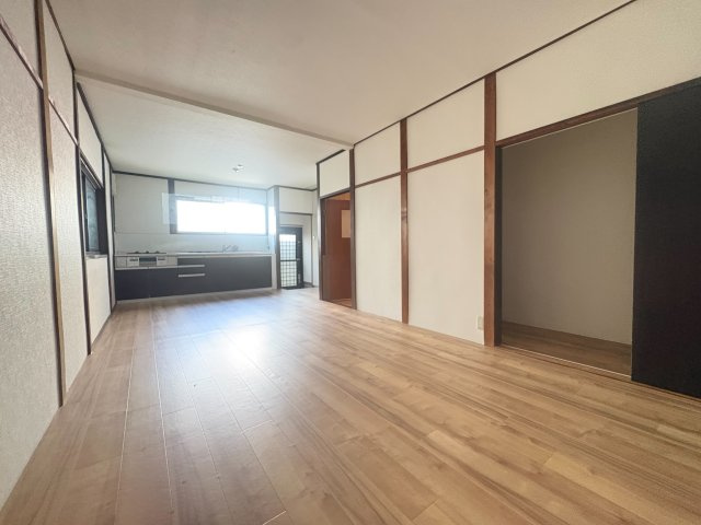 花園町貸家の居間・リビング