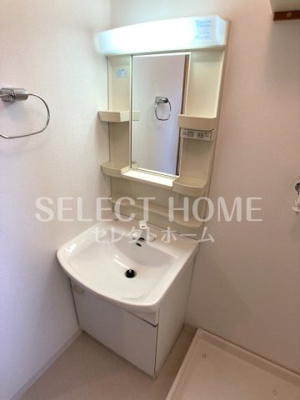 【独立洗面台】 | ホワイトクラウドIV | 朝の支度にも助かる、独立の洗髪洗面化粧台