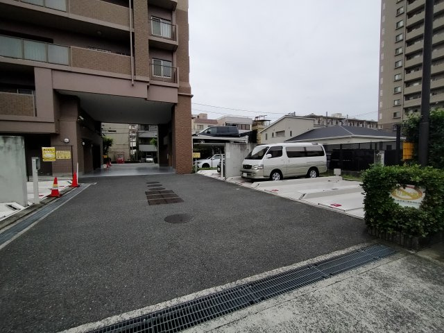 メイツ城東深江橋の駐車場|マンション敷地内にある駐車場です。