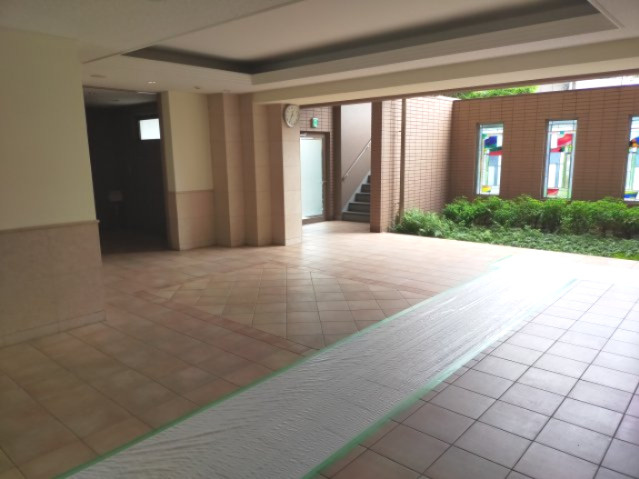 メイツ城東深江橋のエントランス|エントランスです。
管理人さんもいて安心です。
