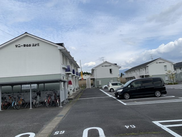 サニータウンエナFの駐車場