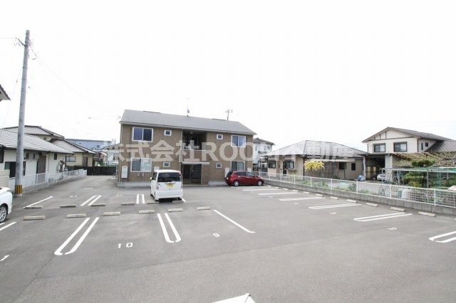 花笑み荘の駐車場|駐車場があるので、車を買う予定の方も安心です