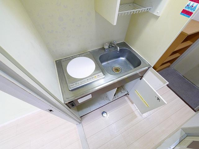 ヴィラあざみのキッチン|コンパクトなキッチンで掃除もラクラクです。