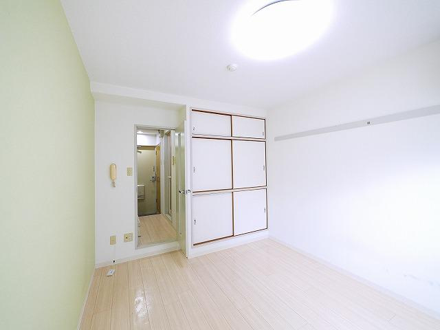 ヴィラあざみの洋室|コンパクトで使いやすい洋室です。