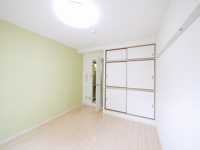 ヴィラあざみの洋室|ゆったり過ごせる洋室です。