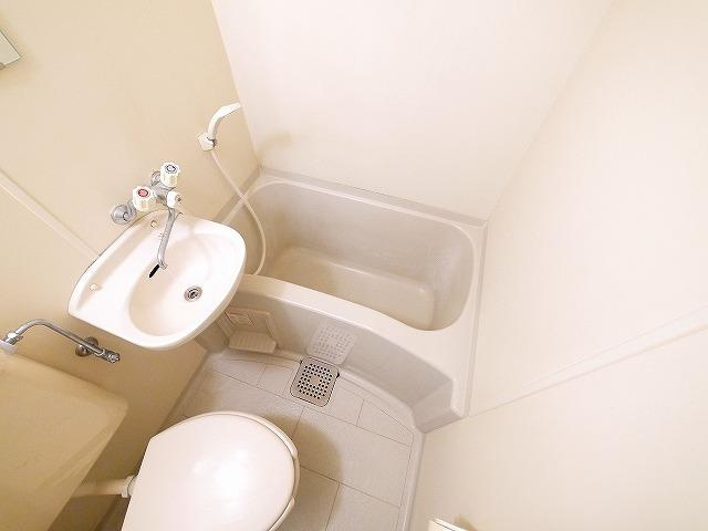 ヴィラあざみのトイレ|ゆったりとした空間のトイレです