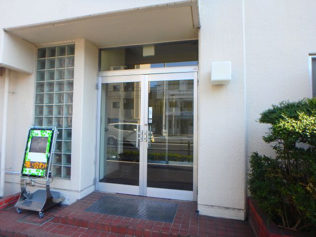 横瀬ビルのエントランス