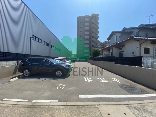 アルファライフ吉塚東2の駐車場