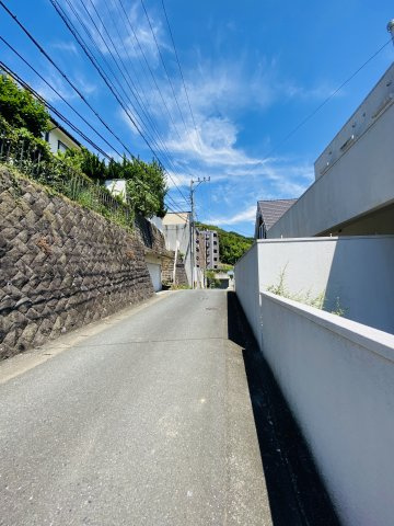 南区長丘4丁目　戸建ての前面道路含む現地写真