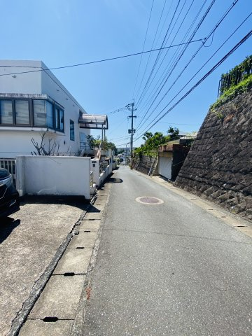 南区長丘4丁目　戸建ての前面道路含む現地写真