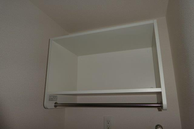 コルテの洗面所|洗濯機上棚