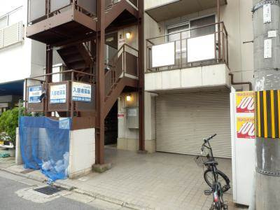 ボックス七条のエントランス