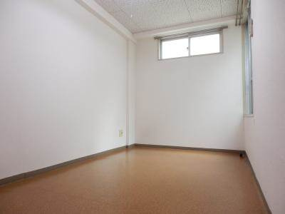 ボックス七条の居間・リビング|洋室