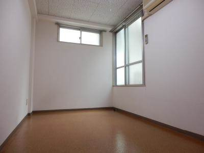 ボックス七条の居間・リビング|洋室