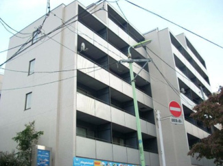 【外観】 | 鉄筋コンクリート造のがっちりとした建物。