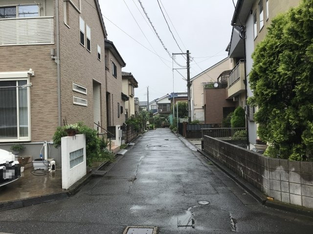 鴻巣市宮前の中古一戸建の前面道路含む現地写真