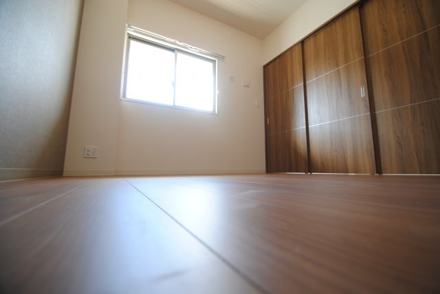 グランシャリオ諏訪野の洋室