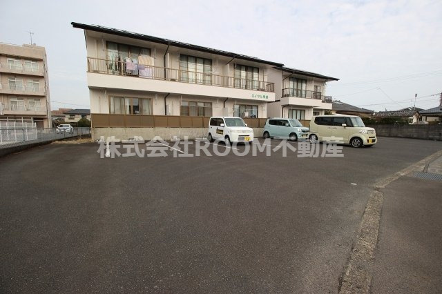 ロイヤル早鈴の駐車場