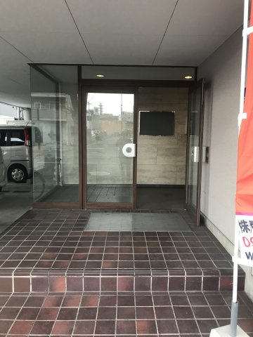 【エントランス】 | アベニュー迎町 | 落ち着いたエントランスです