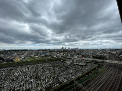 【展望】 | リフォーム済み中古マンション　稲毛スカイマンション | 先に幕張新都心が見えます。