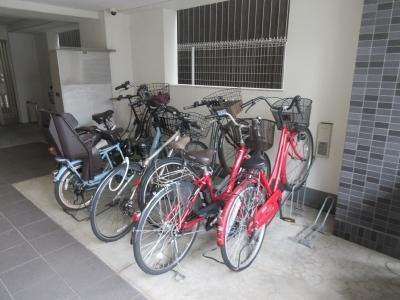 BlauBerg西ノ京（ブラウベルグ西ノ京）の駐車場|駐輪場