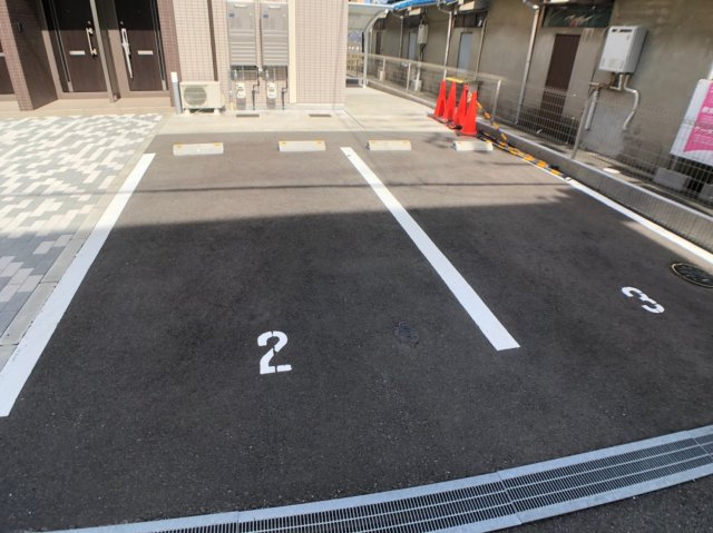 サンハイツ高井田の駐車場