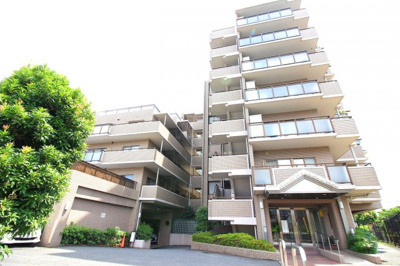 【外観】 | 朝日プラザ桃山東 | ショッピングモール『MOMOテラス』『イズミヤ六地蔵店』が徒歩約10分にあります。スーパー・コンビニ・金融機関・総合病院も近く暮らしやすい環境です！