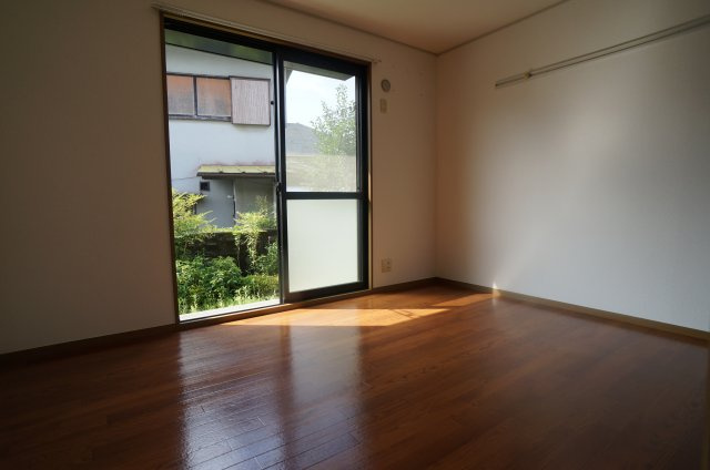 アルバ売布の洋室