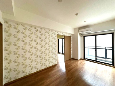 【居間・リビング】 | COZY COURT綱島 | 南向きリビングダイニング7.5帖☆バルコニーに繋がるお部屋です♪エアコン付きで1年中快適に過ごせますね☆